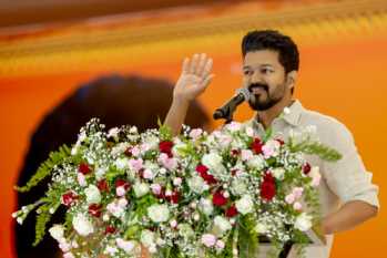 Tamil superstar Vijay to quit films, devote all his time to politics तमिल सुपरस्टार विजय छोड़ेंगे फिल्में, अपना सारा समय राजनीति में लगाएंगे